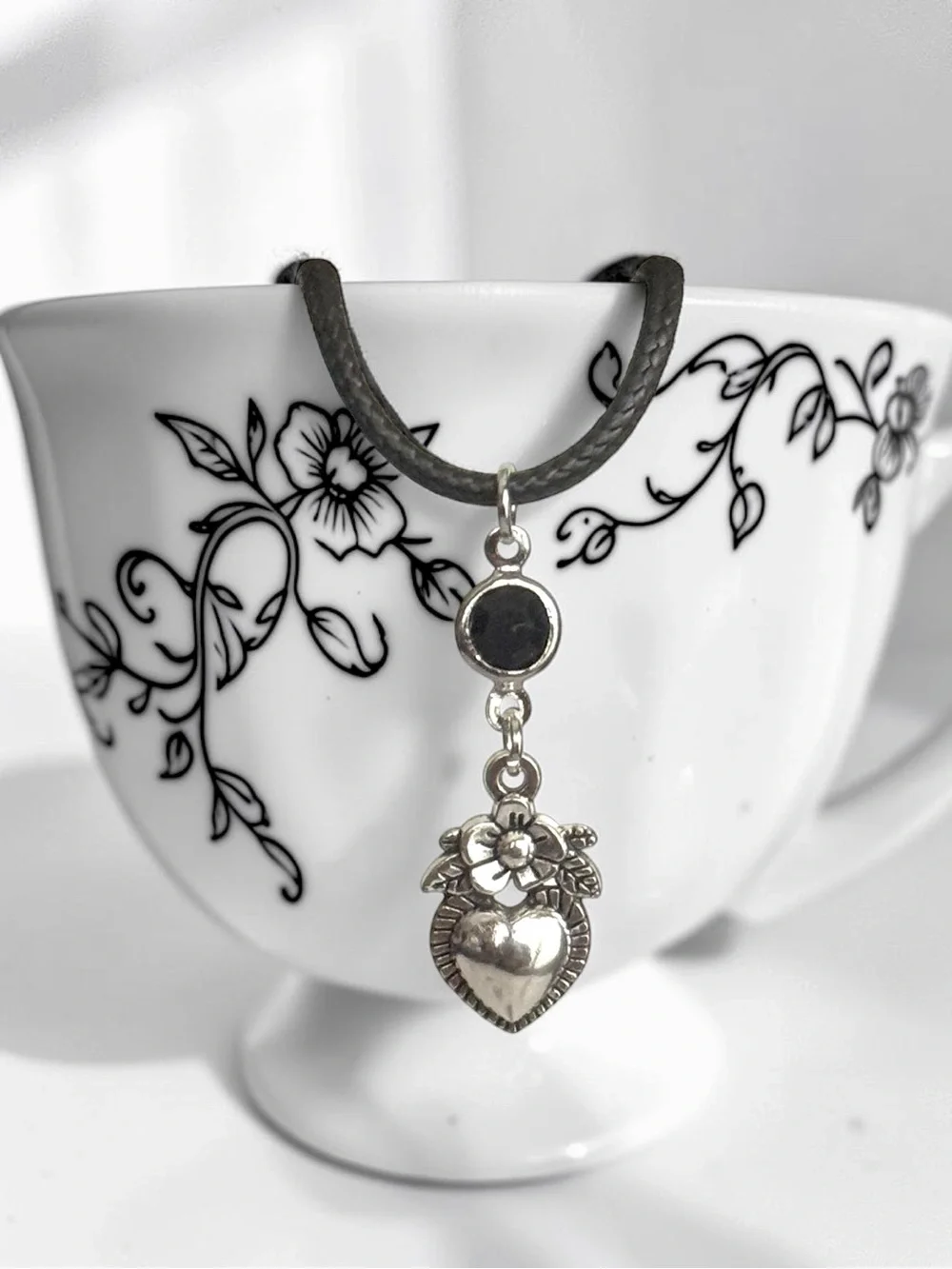 5 For $25💫Silver Heart Floral Pendant Necklace With a Black Acrylic Gem Accent